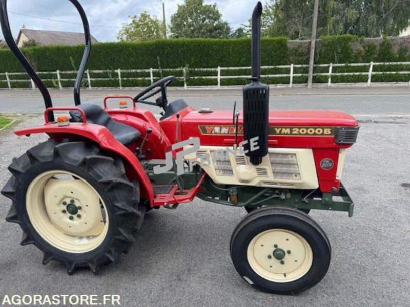 MICROTRACTEUR YANMAR 20CV 2 CYLINDRES 1150CM3 D'OCCASION 2RM TRES BON ETAT 810H - Traktor: 1 kép. MICROTRACTEUR YANMAR 20CV 2 CYLINDRES 1150CM3 D'OCCASION 2RM TRES BON ETAT 810H - Traktor: 1 kép.