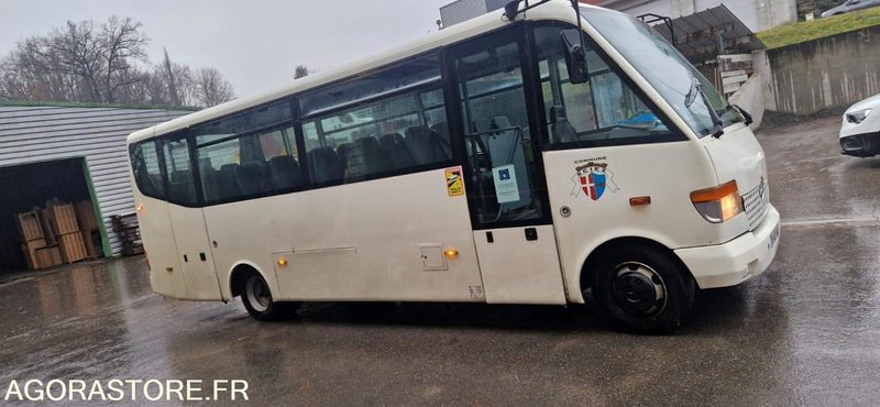 MINI-BUS MERCEDES VARIO - 127178 kms - 2000 - Minibusz, Kisbusz: 2 kép. MINI-BUS MERCEDES VARIO - 127178 kms - 2000 - Minibusz, Kisbusz: 2 kép.