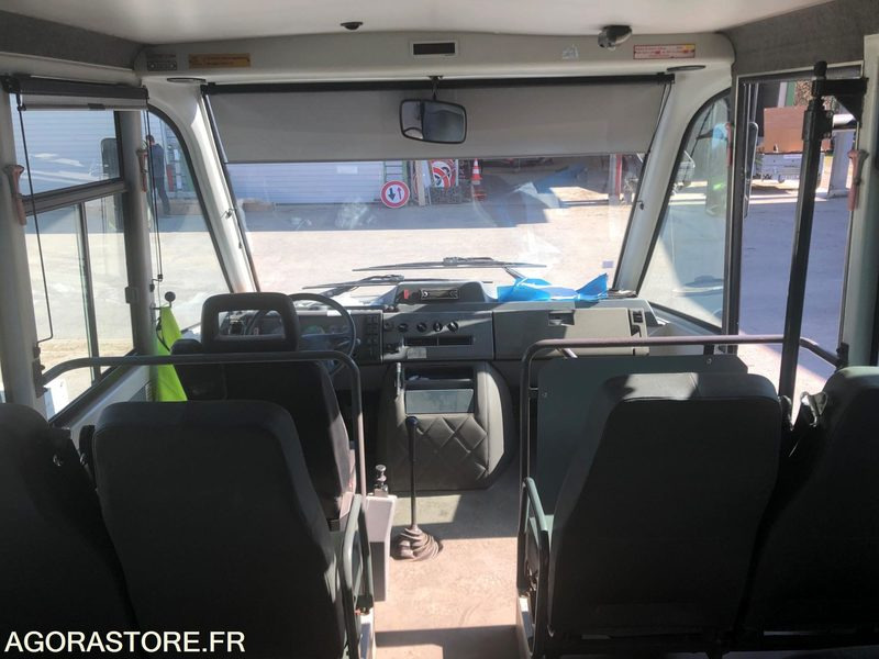 MINI-BUS MERCEDES VARIO - 127178 kms - 2000 - Minibusz, Kisbusz: 4 kép. MINI-BUS MERCEDES VARIO - 127178 kms - 2000 - Minibusz, Kisbusz: 4 kép.