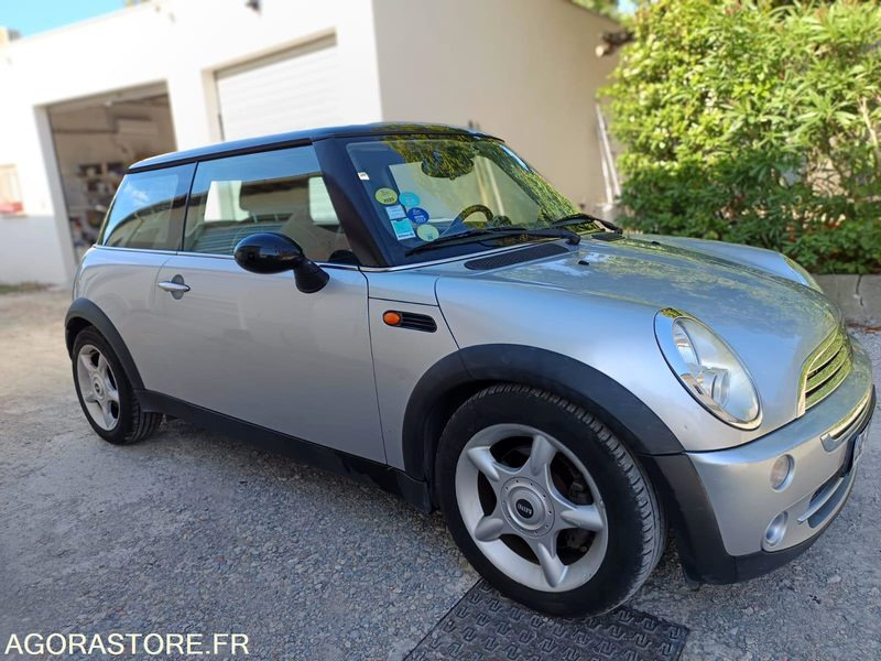 MINI COOPER 1.6 115CV- 2005 - 172400KMS - Autó: 2 kép. MINI COOPER 1.6 115CV- 2005 - 172400KMS - Autó: 2 kép.
