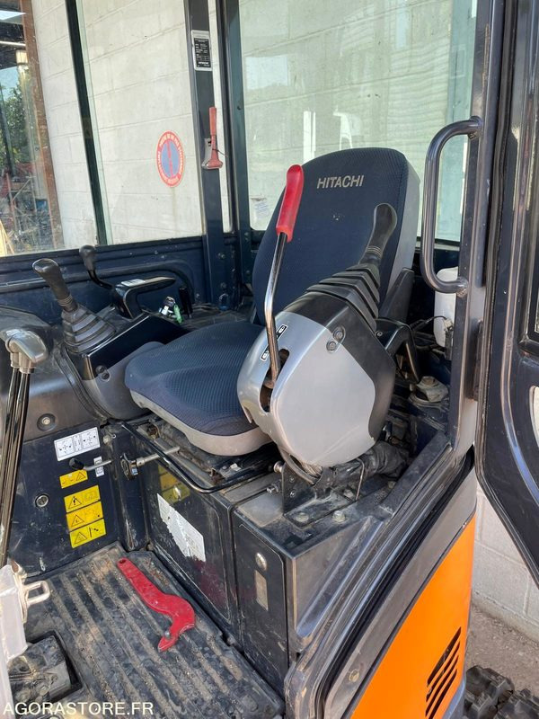 Kotrógép MINI-PELLE SUR CHENILLE CAOUTCHOUC HITACHI ZX17U-2  15CV 1.9T AVEC 3 GODETS: 7 kép.