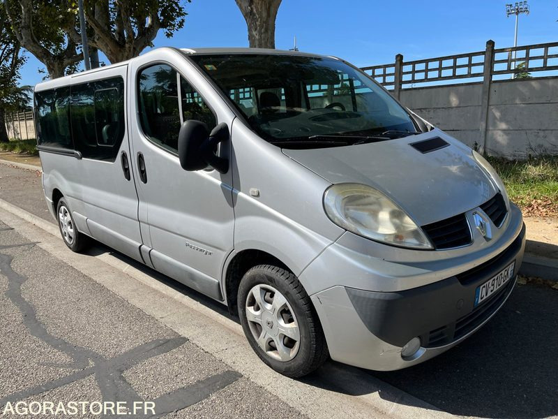 MINIBUS VL - 9 PLACES - TRAFIC - L2 H1 - 115 CH - CLIM- 165200 KMS - ATTELAGE - Minibusz, Kisbusz: 1 kép. MINIBUS VL - 9 PLACES - TRAFIC - L2 H1 - 115 CH - CLIM- 165200 KMS - ATTELAGE - Minibusz, Kisbusz: 1 kép.