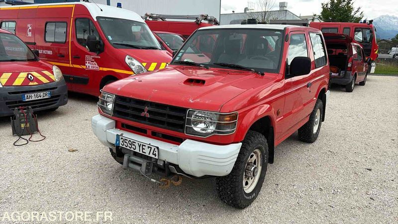 MITSUBISHI MONTERO 103 145 Kms - 2004 - 3595 YE 74 - Terepjáró/ SUV: 3 kép. MITSUBISHI MONTERO 103 145 Kms - 2004 - 3595 YE 74 - Terepjáró/ SUV: 3 kép.