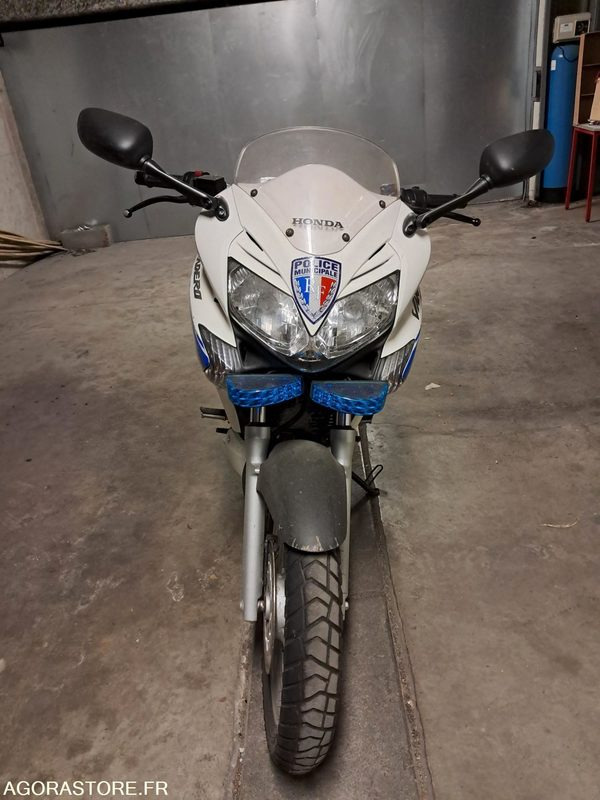 MOTO HONDA VARADERO 125 - Motorkerékpár: 3 kép. MOTO HONDA VARADERO 125 - Motorkerékpár: 3 kép.
