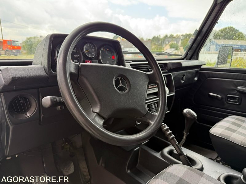 Mercedes Benz Classe G G290 (version court) 4x4 1995 - 231500 km - - Terepjáró/ SUV: 4 kép. Mercedes Benz Classe G G290 (version court) 4x4 1995 - 231500 km - - Terepjáró/ SUV: 4 kép.