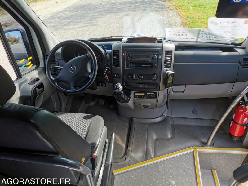 Mercedes sprinter 01/2014 BVM 22+1 places Clim 215000 kms ralentisseur - Minibusz, Kisbusz: 5 kép. Mercedes sprinter 01/2014 BVM 22+1 places Clim 215000 kms ralentisseur - Minibusz, Kisbusz: 5 kép.