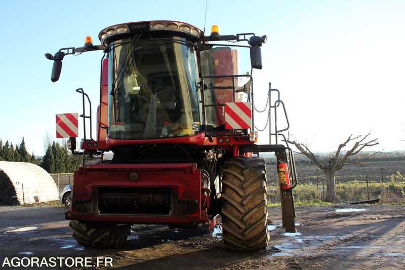 MOISSONEUSE BATTEUSE CASE IH 5140 2590 HEURES ANNEE 2017 - Mezőgazdasági gépek: 3 kép. MOISSONEUSE BATTEUSE CASE IH 5140 2590 HEURES ANNEE 2017 - Mezőgazdasági gépek: 3 kép.