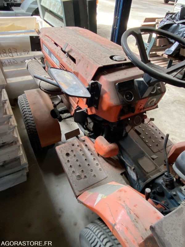 Microtracteur Kubota B6200D - Traktor: 4 kép. Microtracteur Kubota B6200D - Traktor: 4 kép.