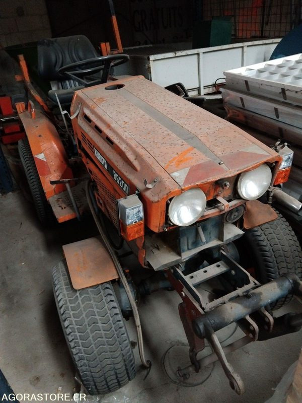 Microtracteur Kubota B6200D - Traktor: 2 kép. Microtracteur Kubota B6200D - Traktor: 2 kép.