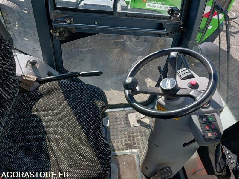 Mini balayeuse HAKO C1250 - Utcaseprő gép: 2 kép. Mini balayeuse HAKO C1250 - Utcaseprő gép: 2 kép.