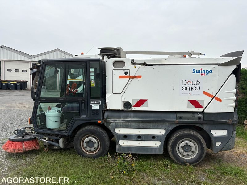 Mini balayeuse Swingo 200 - Utcaseprő gép: 1 kép. Mini balayeuse Swingo 200 - Utcaseprő gép: 1 kép.
