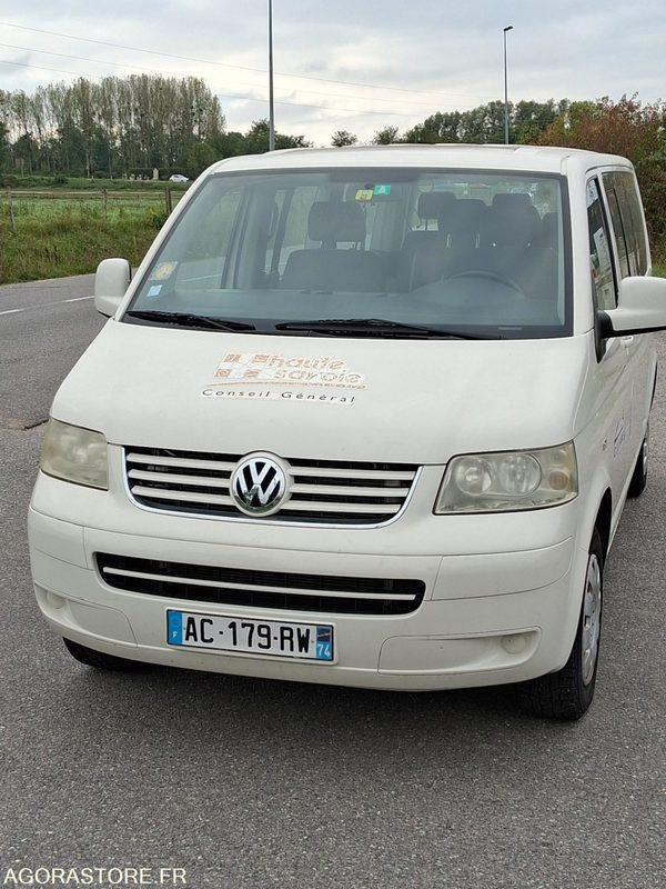 Mini bus / Volkswagen Caravelle - Minibusz, Kisbusz: 1 kép. Mini bus / Volkswagen Caravelle - Minibusz, Kisbusz: 1 kép.