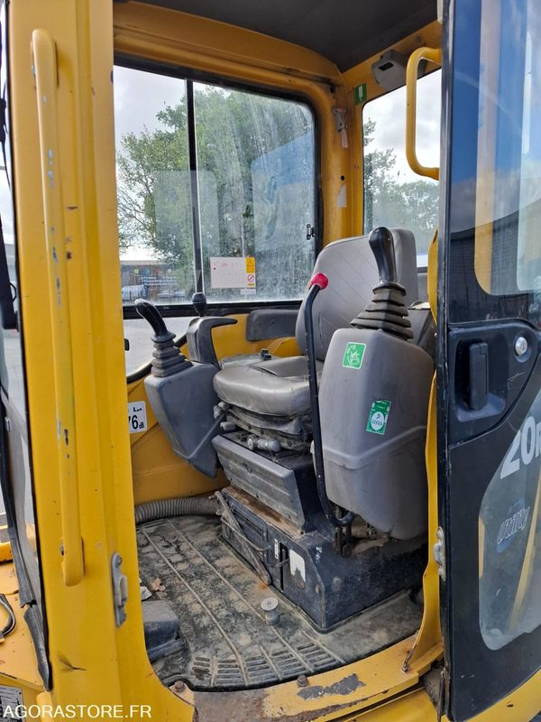 Mini pelle KOMATSU PC20R8 - 2003 / 5068 HEURES - Minikotró: 5 kép. Mini pelle KOMATSU PC20R8 - 2003 / 5068 HEURES - Minikotró: 5 kép.