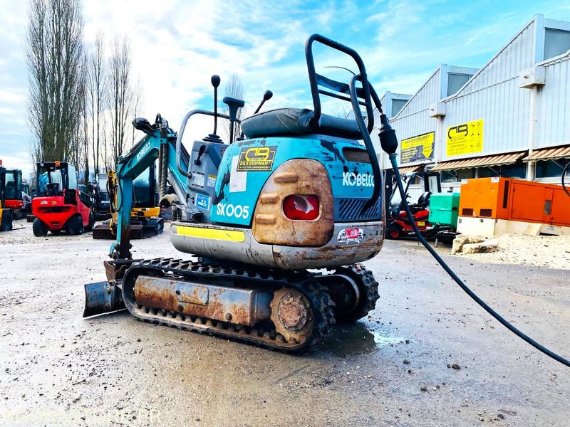 Mini-pelle électrique sur groupe KOBELCO SK005 - Année 1993 - Kotrógép: 3 kép. Mini-pelle électrique sur groupe KOBELCO SK005 - Année 1993 - Kotrógép: 3 kép.