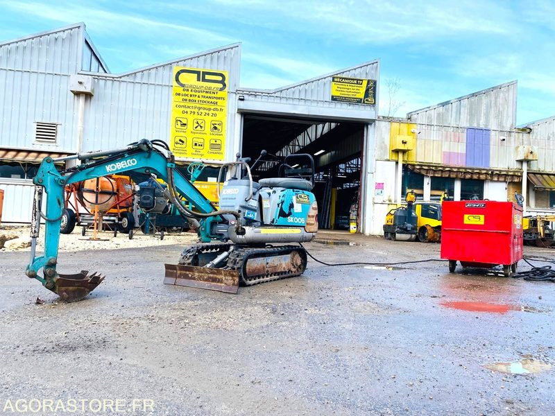 Mini-pelle électrique sur groupe KOBELCO SK005 - Année 1993 - Kotrógép: 1 kép. Mini-pelle électrique sur groupe KOBELCO SK005 - Année 1993 - Kotrógép: 1 kép.