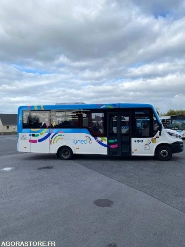 Minibus INDCAR MOBI LOW ENTRY - 27 places - PMR - Minibusz, Kisbusz: 2 kép. Minibus INDCAR MOBI LOW ENTRY - 27 places - PMR - Minibusz, Kisbusz: 2 kép.