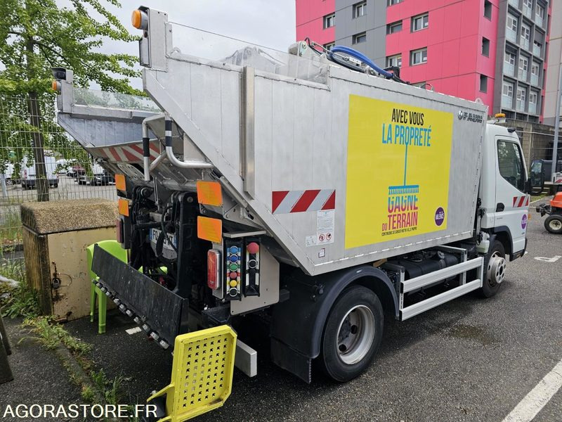 Mitsubishi Canter Fuso 7C15 - FQ489WT - 2020 - 10747 kms - Szemetesautó: 3 kép. Mitsubishi Canter Fuso 7C15 - FQ489WT - 2020 - 10747 kms - Szemetesautó: 3 kép.