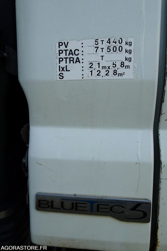 Mitsubishi Fuso - Szemetesautó: 4 kép. Mitsubishi Fuso - Szemetesautó: 4 kép.