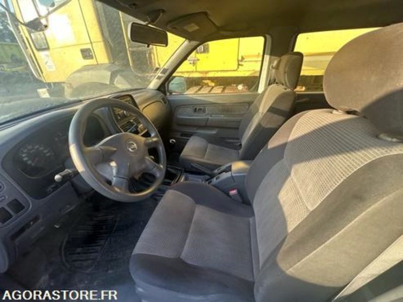 NISSAN KING-CAB - 2010 - 218034km - AZ254QR - Pickup: 4 kép. NISSAN KING-CAB - 2010 - 218034km - AZ254QR - Pickup: 4 kép.
