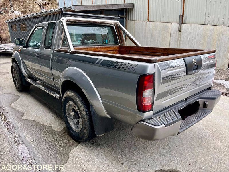 NISSAN NAVARA 4X4 83500 KMS 2003 - Autó: 2 kép. NISSAN NAVARA 4X4 83500 KMS 2003 - Autó: 2 kép.