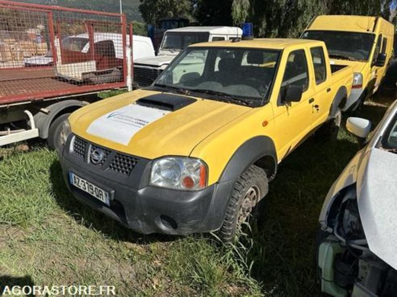 NISSAN NAVARRA - 2010 - 256672KM - AZ379QR - Pickup: 2 kép. NISSAN NAVARRA - 2010 - 256672KM - AZ379QR - Pickup: 2 kép.