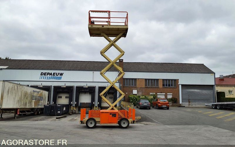 Nacelle DIESEL JLG 260MRT - Emelő: 5 kép. Nacelle DIESEL JLG 260MRT - Emelő: 5 kép.
