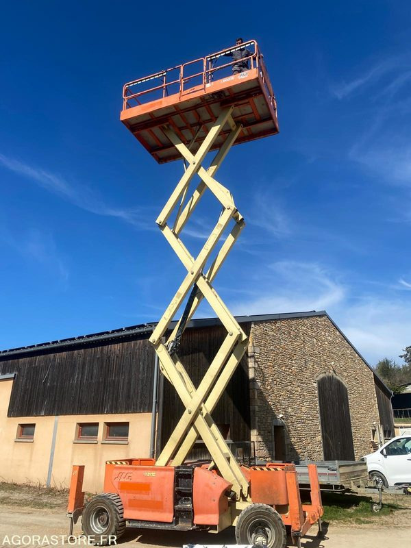 Nacelle JLG 3394RT - Ollós emelő: 3 kép. Nacelle JLG 3394RT - Ollós emelő: 3 kép.