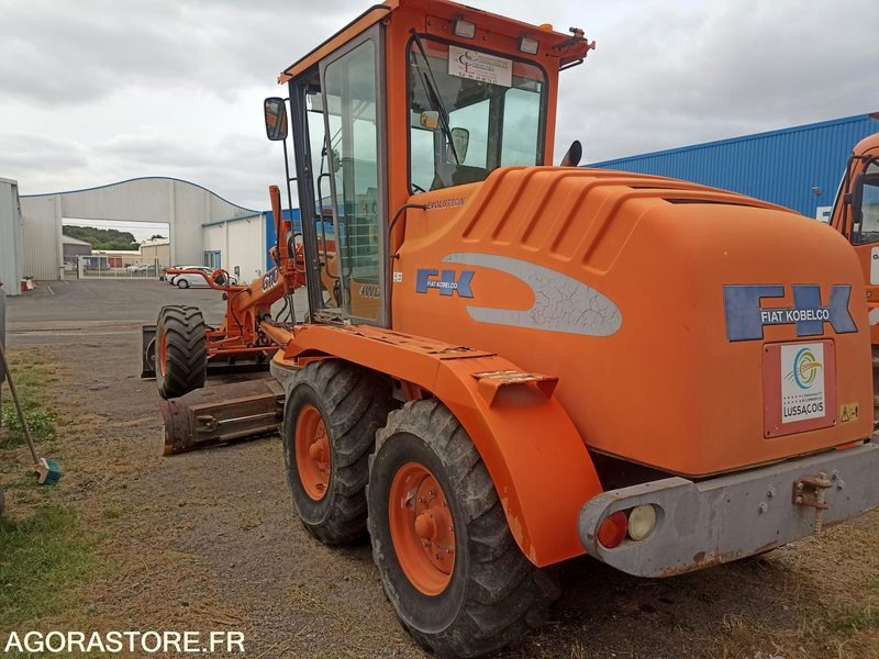 Niveleuse FIAT KOBELCO G110 2207 heures - TOURNANT et ROULANT - Gréder: 4 kép. Niveleuse FIAT KOBELCO G110 2207 heures - TOURNANT et ROULANT - Gréder: 4 kép.