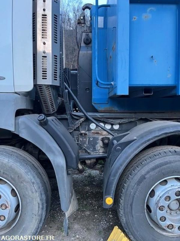 CAMION 8X4 RENAULT KERAX 420 DCI 2002 395000 KM - Nyergesvontató: 4 kép. CAMION 8X4 RENAULT KERAX 420 DCI 2002 395000 KM - Nyergesvontató: 4 kép.