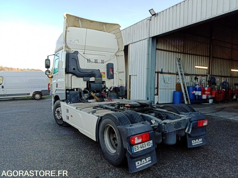 DAF CF 480 4X2 FT E6 / ES463VD / 2017 / 721045 kms - Nyergesvontató: 5 kép. DAF CF 480 4X2 FT E6 / ES463VD / 2017 / 721045 kms - Nyergesvontató: 5 kép.