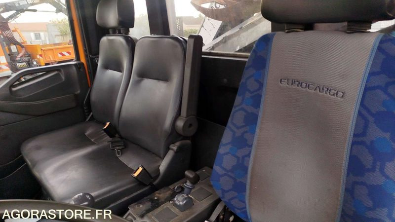 Iveco 180E24 - 2003 - 251793km - 126BCA31 - Nyergesvontató: 5 kép. Iveco 180E24 - 2003 - 251793km - 126BCA31 - Nyergesvontató: 5 kép.