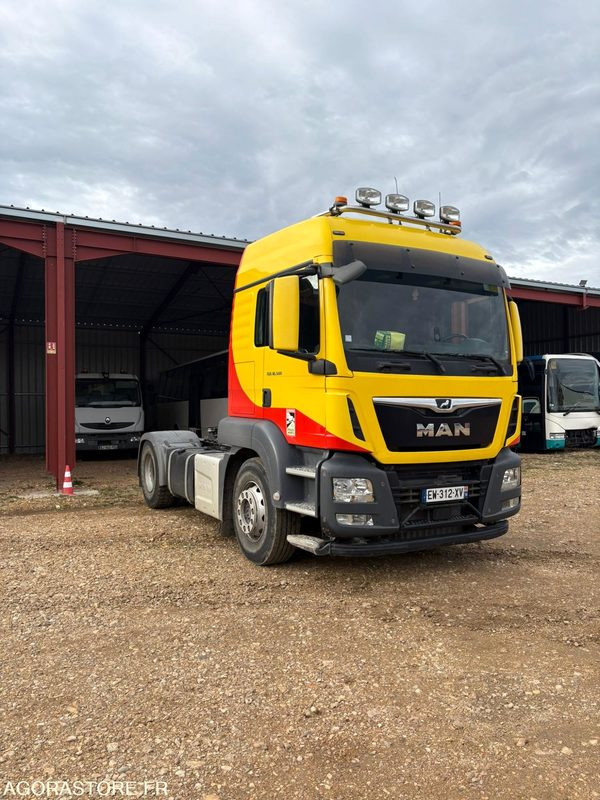 MAN TGB - 2018 - 273525 kms - Nyergesvontató: 2 kép. MAN TGB - 2018 - 273525 kms - Nyergesvontató: 2 kép.