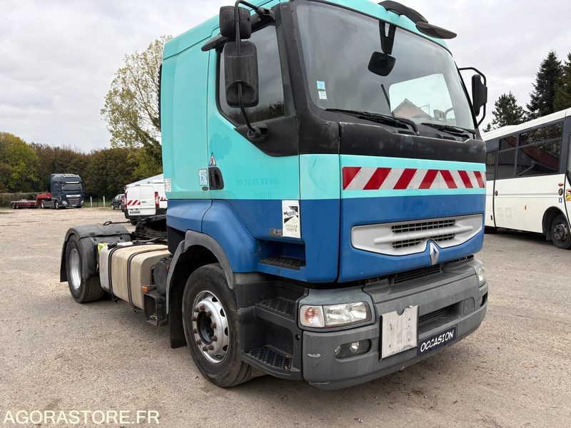 TRACTEUR RENAULT 420 DCI - Nyergesvontató: 1 kép. TRACTEUR RENAULT 420 DCI - Nyergesvontató: 1 kép.
