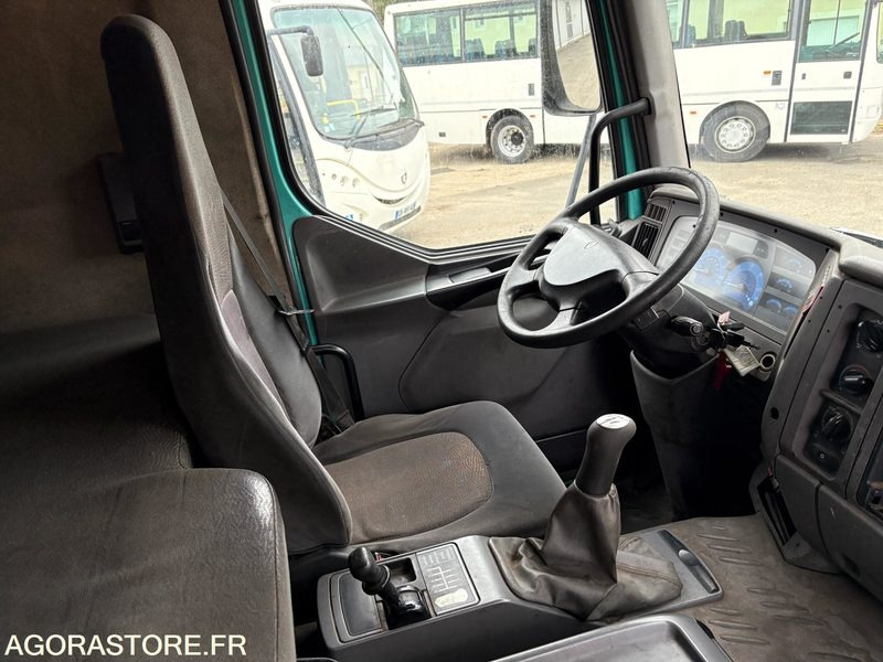 TRACTEUR RENAULT 420 DCI - Nyergesvontató: 5 kép. TRACTEUR RENAULT 420 DCI - Nyergesvontató: 5 kép.