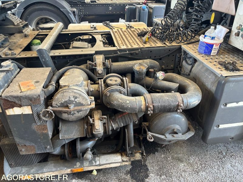 TRACTEUR RENAULT MAGNUM 2007 PAV HUWER EV848AQ (VENTE UNIQUEMENT EXPORT) - Nyergesvontató: 5 kép. TRACTEUR RENAULT MAGNUM 2007 PAV HUWER EV848AQ (VENTE UNIQUEMENT EXPORT) - Nyergesvontató: 5 kép.