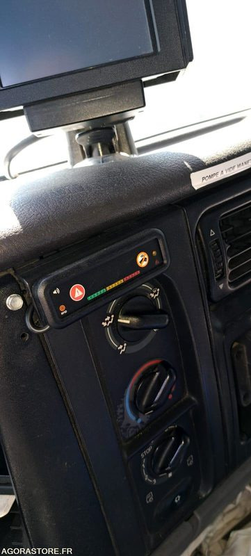 TRACTEUR RENAULT TRUCKS 19T MEC 2002 (VENTE UNIQUEMENT EXPORT) - Nyergesvontató: 5 kép. TRACTEUR RENAULT TRUCKS 19T MEC 2002 (VENTE UNIQUEMENT EXPORT) - Nyergesvontató: 5 kép.
