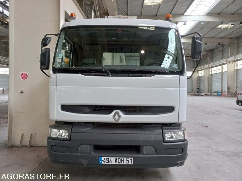 TRACTEUR ROUTIER RENAULT PREMIUM 320 - 494-AQH-51 - Nyergesvontató: 1 kép. TRACTEUR ROUTIER RENAULT PREMIUM 320 - 494-AQH-51 - Nyergesvontató: 1 kép.
