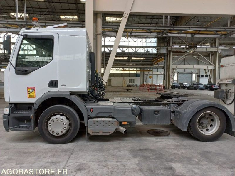 TRACTEUR ROUTIER RENAULT PREMIUM 320 - 494-AQH-51 - Nyergesvontató: 3 kép. TRACTEUR ROUTIER RENAULT PREMIUM 320 - 494-AQH-51 - Nyergesvontató: 3 kép.
