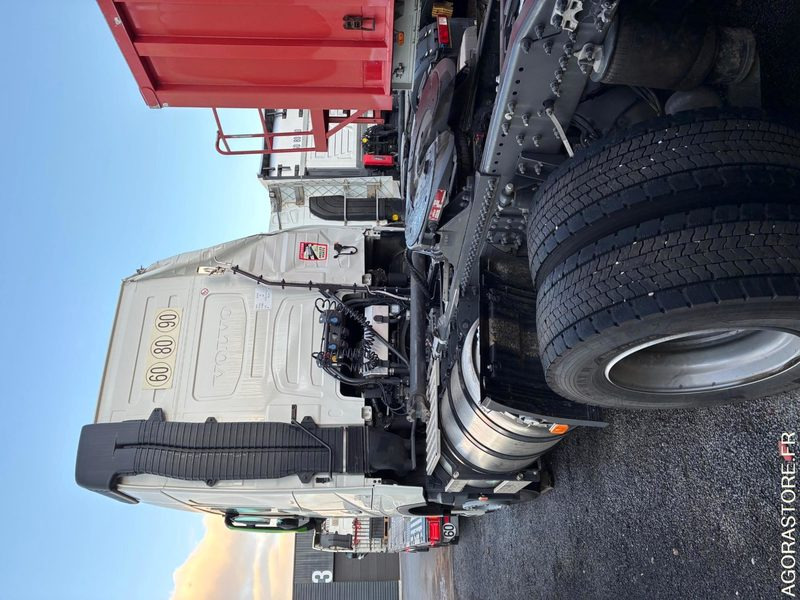 TRACTEUR ROUTIER VOLVO FH ACCIDENTÉ - Nyergesvontató: 4 kép. TRACTEUR ROUTIER VOLVO FH ACCIDENTÉ - Nyergesvontató: 4 kép.