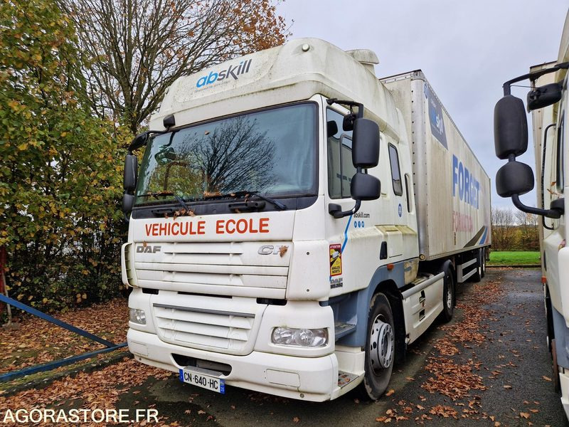 Tracteur DAF CF 85.360 - 2012 -193474 Kms -CN640HC - Nyergesvontató: 1 kép. Tracteur DAF CF 85.360 - 2012 -193474 Kms -CN640HC - Nyergesvontató: 1 kép.