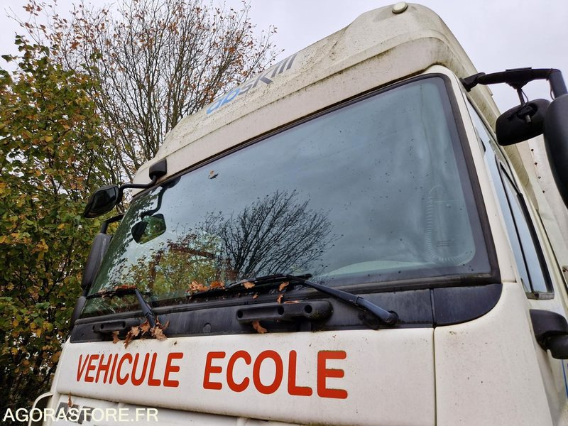 Tracteur DAF CF 85.360 - 2012 -193474 Kms -CN640HC - Nyergesvontató: 5 kép. Tracteur DAF CF 85.360 - 2012 -193474 Kms -CN640HC - Nyergesvontató: 5 kép.