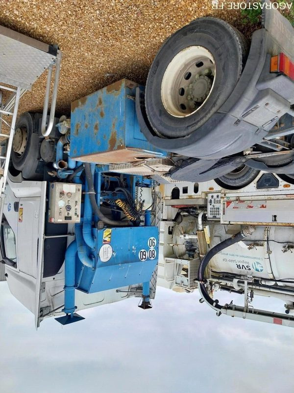 Tracteur RENAULT 420 ADR avec pompe 2002 (544000Km) Roulant EXPORT UNIQUEMENT - Nyergesvontató: 4 kép. Tracteur RENAULT 420 ADR avec pompe 2002 (544000Km) Roulant EXPORT UNIQUEMENT - Nyergesvontató: 4 kép.