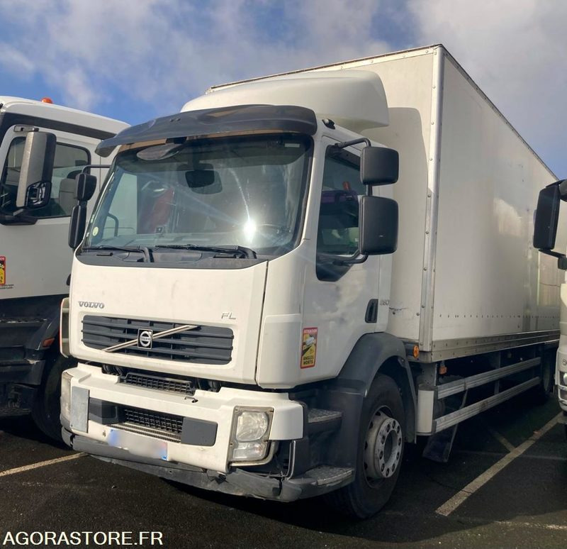 VOLVO FL 290 - 2013 - 568 476km - Nyergesvontató: 1 kép. VOLVO FL 290 - 2013 - 568 476km - Nyergesvontató: 1 kép.