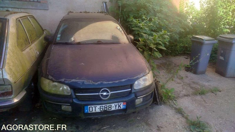 Kombi OPEL OMÉGA BREAK - 1996: 1 kép.