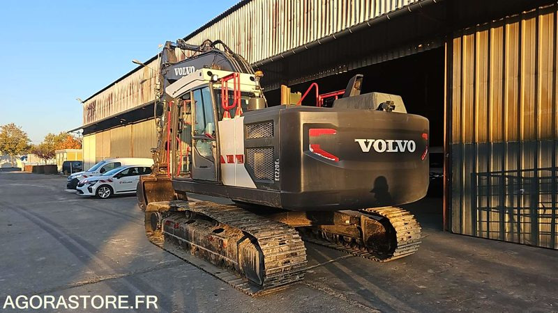 PELLE A CHENILLE VOLVO EC220 EL - 2015 / 10661H (MPC021) - Kotrógép: 3 kép. PELLE A CHENILLE VOLVO EC220 EL - 2015 / 10661H (MPC021) - Kotrógép: 3 kép.