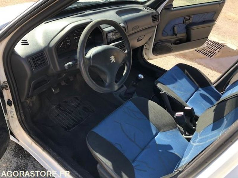 PEUGEOT 106 FINITION ZEN ESSENCE - Autó: 5 kép. PEUGEOT 106 FINITION ZEN ESSENCE - Autó: 5 kép.