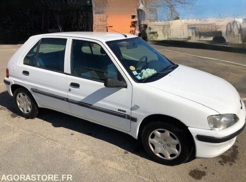 PEUGEOT 106 FINITION ZEN ESSENCE - Autó: 2 kép. PEUGEOT 106 FINITION ZEN ESSENCE - Autó: 2 kép.