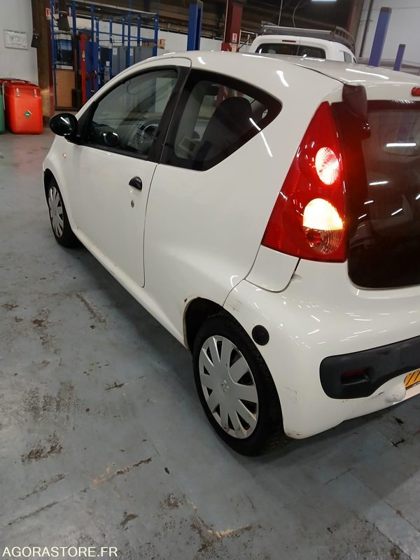 PEUGEOT 107 - 2008 - 142642 KM - Autó: 3 kép. PEUGEOT 107 - 2008 - 142642 KM - Autó: 3 kép.