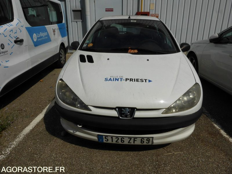 PEUGEOT 206 - Autó: 1 kép. PEUGEOT 206 - Autó: 1 kép.