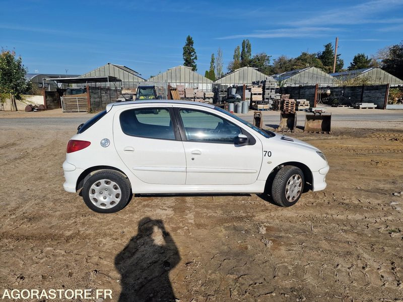 PEUGEOT 206 - LOT N°1 - Autó: 5 kép. PEUGEOT 206 - LOT N°1 - Autó: 5 kép.